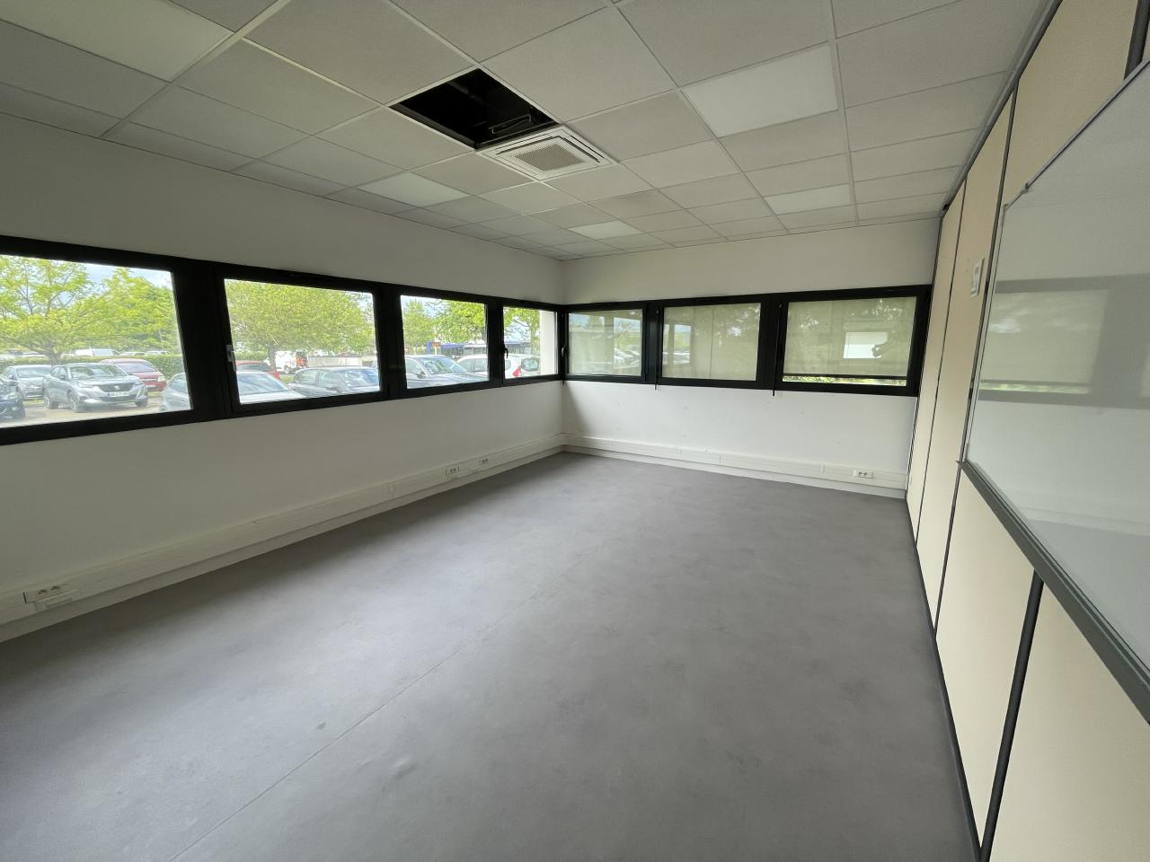 Bureau Saint-Cyr-sur-Loire 165m² Location bureau Saint-Cyr-sur-Loire Indre-et-Loire OLBUR2308101 8
